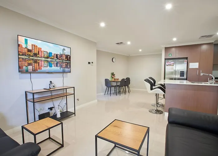 Gorgeous Family House Near Shops